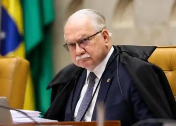 Fachin assume caso Moraes e Vorcaro e paralisa investigações do Banco Master e INSS