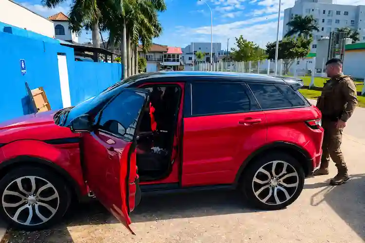 Motorista é preso após atirar contra a própria coxa durante discussão em Balneário Camboriú