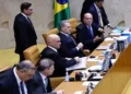 Moraes, Mendonça e Dino ficam lado a lado em julgamento histórico no STF