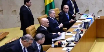 Moraes, Mendonça e Dino ficam lado a lado em julgamento histórico no STF