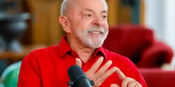 Lula anuncia reajuste no Bolsa Família a 17 dias da eleição; veja os novos valores