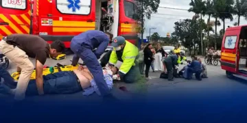 Ex-prefeito de Camboriú, Dr. Élcio Kuhnen, cai de trio elétrico durante campanha em Barra Velha