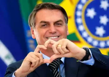 TSE libera imagem de Bolsonaro em santinhos de campanha