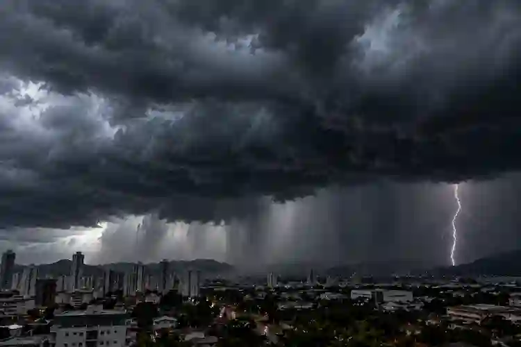 Temporais voltam a SC nesta semana, com risco de granizo e ventos de até 70 km/h