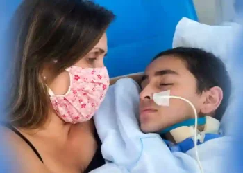 Menino de Balneário Camboriú vai ao México em busca de tratamento após síndrome rara