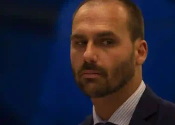 Eduardo Bolsonaro é demitido da Polícia Federal por abandono de cargo