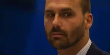 Eduardo Bolsonaro é demitido da Polícia Federal por abandono de cargo