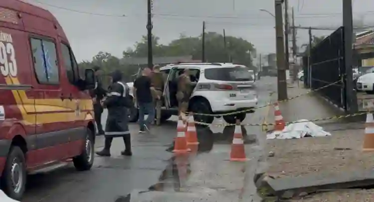 Polícia Militar de Santa Catarina, homem com faca em Tijucas, bairro Jardim Progresso, segurança nas escolas, Maickon Sgrott.
