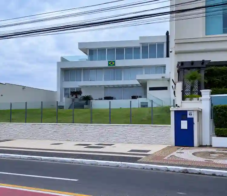 Luciano Hang, valorização imobiliária, Avenida Atlântica, Barra Sul, Praia Central, mercado imobiliário de Balneário Camboriú.