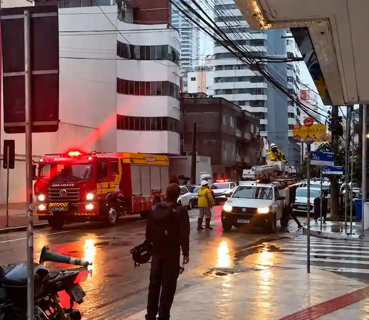 Trabalhador morre após andaime despencar em obra de Balneário Camboriú