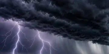Frente fria avança sobre SC e aumenta o risco de temporais com granizo no fim de semana