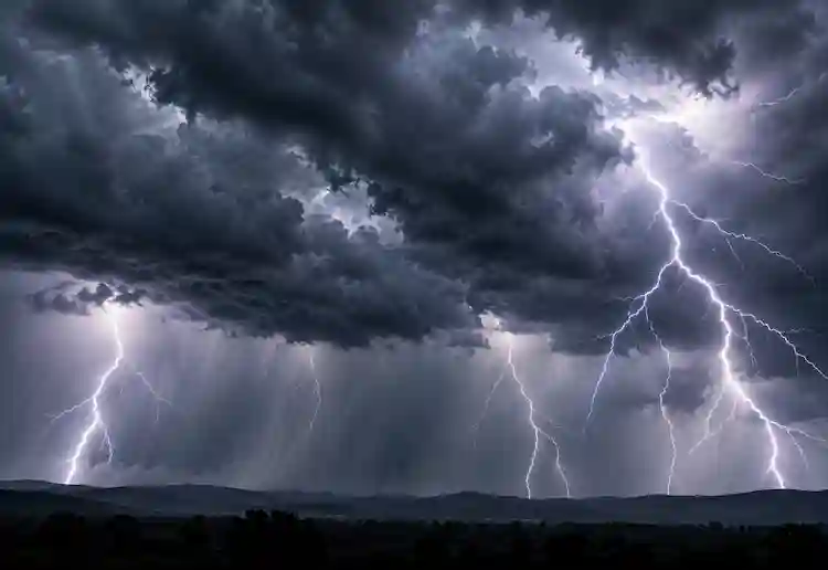 Temporais e chuva intensa em Santa Catarina com risco de alagamentos, enxurradas e deslizamentos.