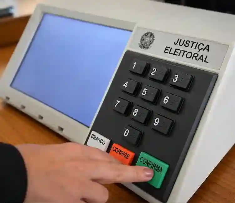 Urna eletrônica utilizada na votação do segundo turno das Eleições 2026 no Brasil. segundo turno 2026, TSE, Justiça Eleitoral, votação presidencial, urnas eletrônicas, documentos para votar.