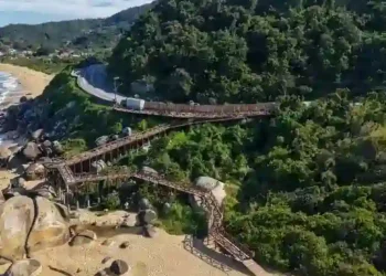 Deck em Taquarinhas, em Balneário Camboriú, entra na fase final e deve ser entregue em novembro