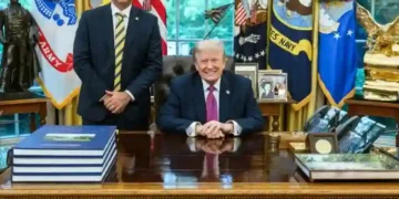 Governo Trump confirma emissão de vistos para Flávio Bolsonaro e familiares
